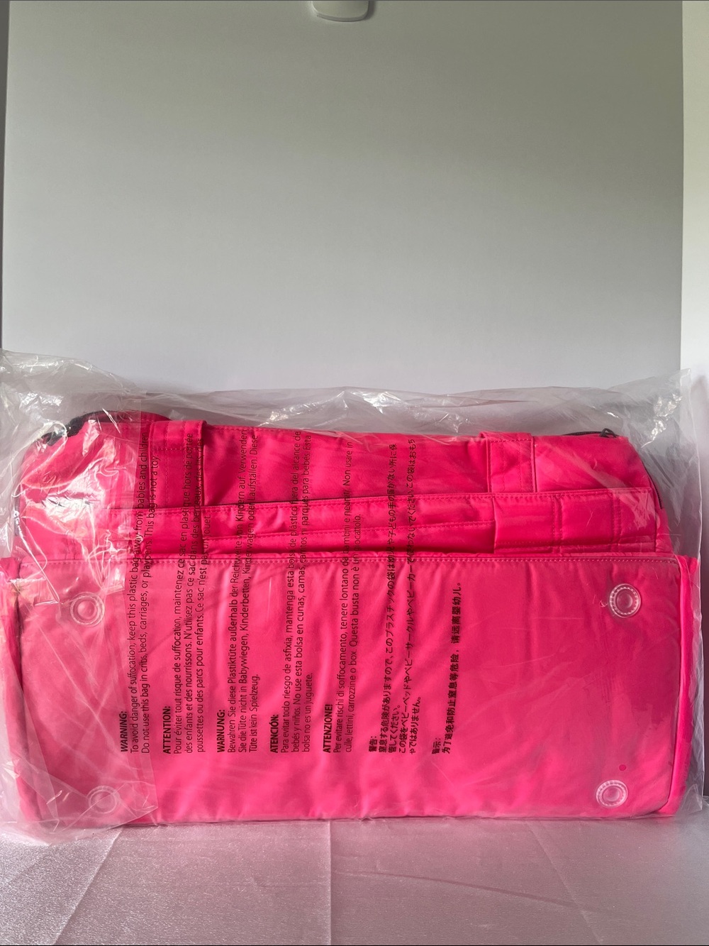 LUG - Trolley Duffel 2 Oversized Travel Bag in Magenta - Picture 8 of 11